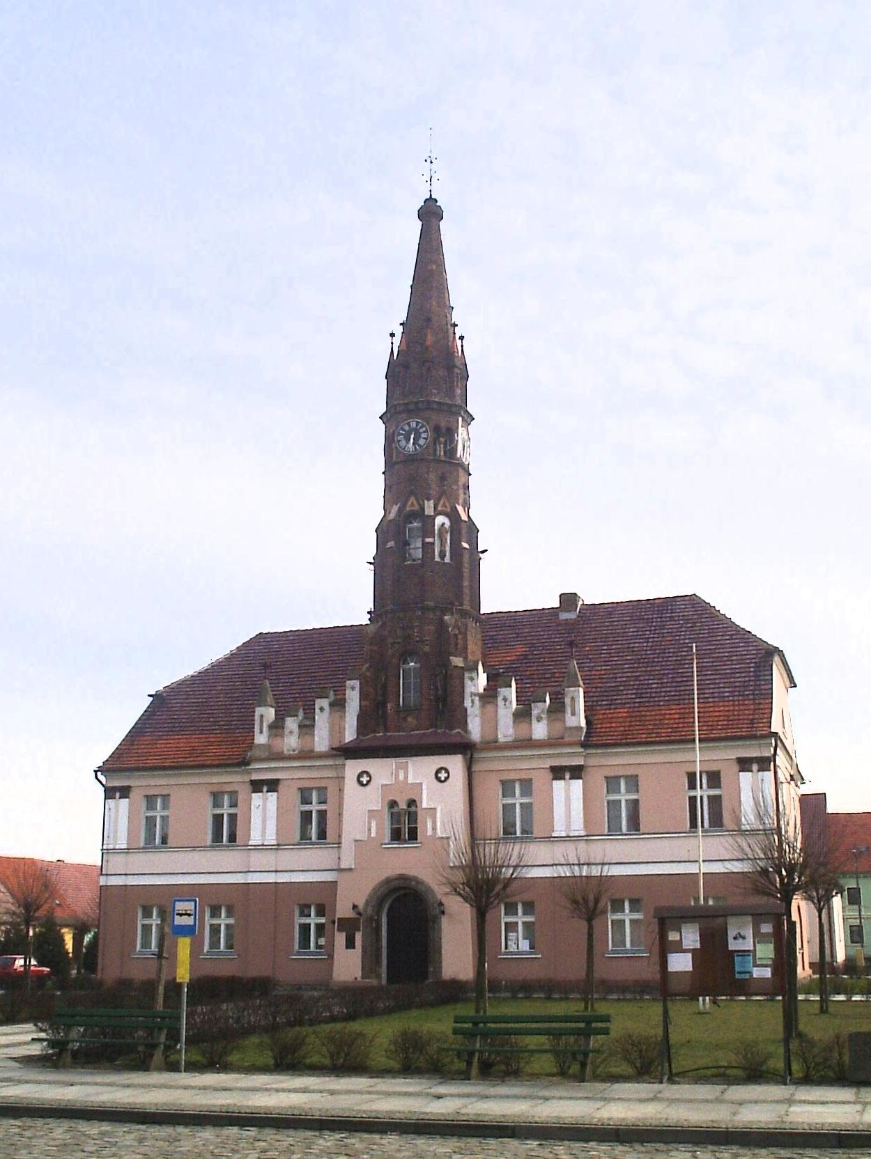 Ratusz w Rawiczu-Sarnowej